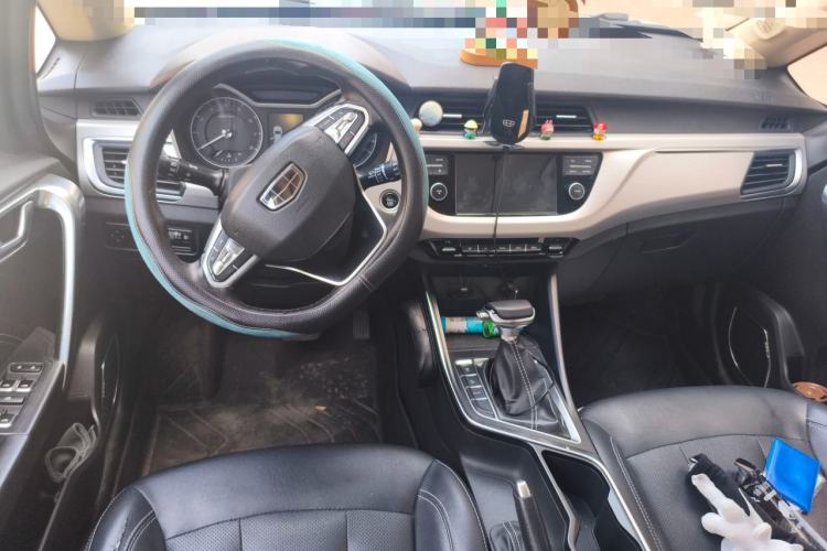 Used Geely Auto Vision X3 2019 Upgraded Model 1.5L CVT Prestige Version Center Console