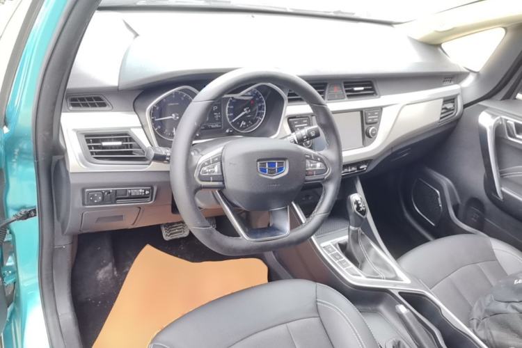 Used Geely Auto Vision X3 2019 Upgraded Model 1.5L CVT Elite Version Center Console