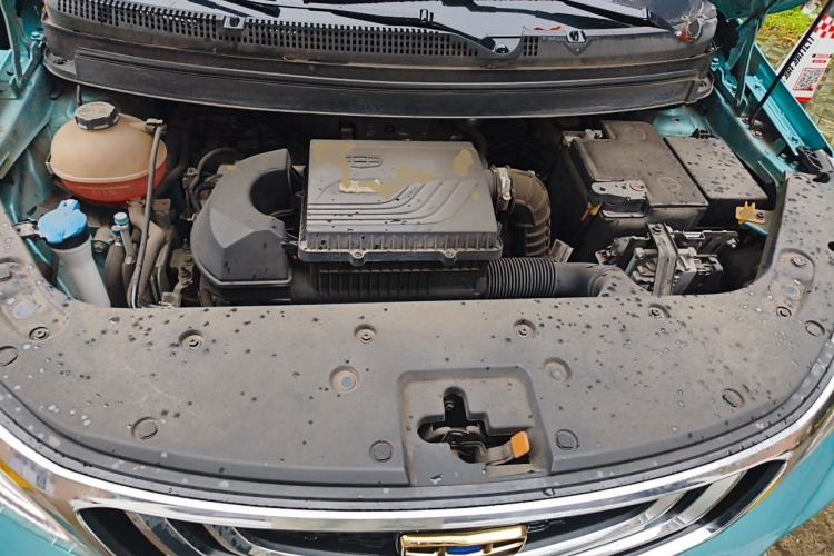Used Geely Auto Vision X3 2019 Upgraded Model 1.5L CVT Prestige Version Engine Bay