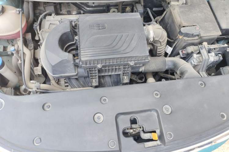 Used Geely Auto Vision X3 2019 Upgraded Model 1.5L CVT Prestige Version Engine Bay