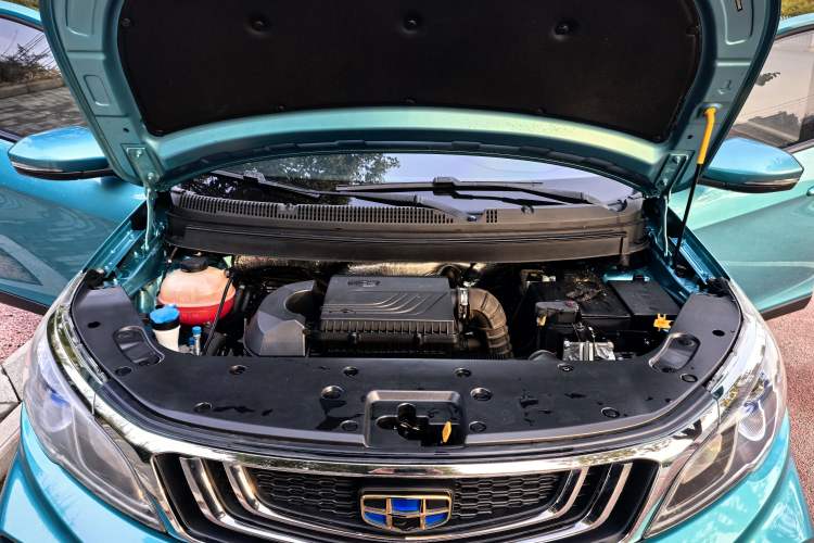 Used Geely Auto Vision X3 2019 Upgraded Model 1.5L CVT Prestige Version Engine Bay