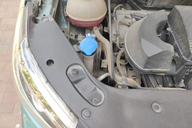 Used Geely Auto Vision X3 2019 Upgraded Model 1.5L CVT Prestige Version Engine Bay Right