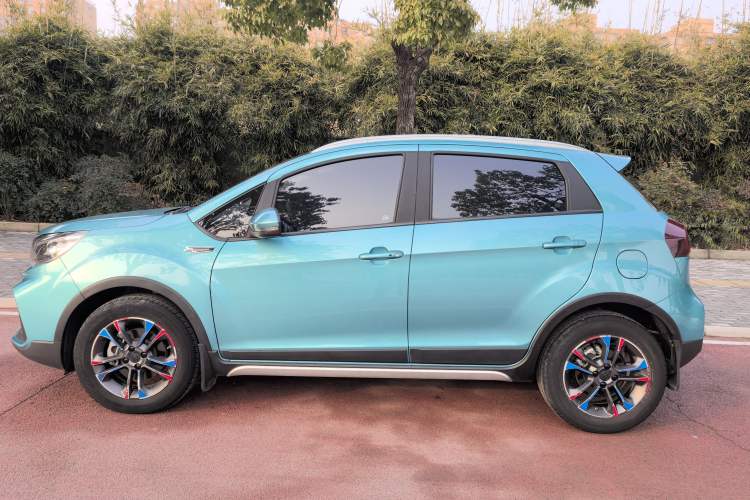 Used Geely Auto Vision X3 2019 Upgraded Model 1.5L CVT Prestige Version Exterior 3