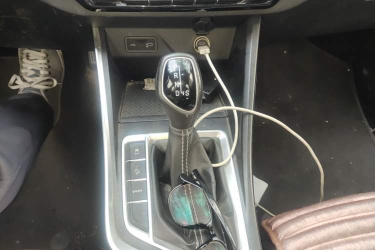Used Geely Auto Vision X3 2019 Upgraded Model 1.5L CVT Prestige Version Gear Lever