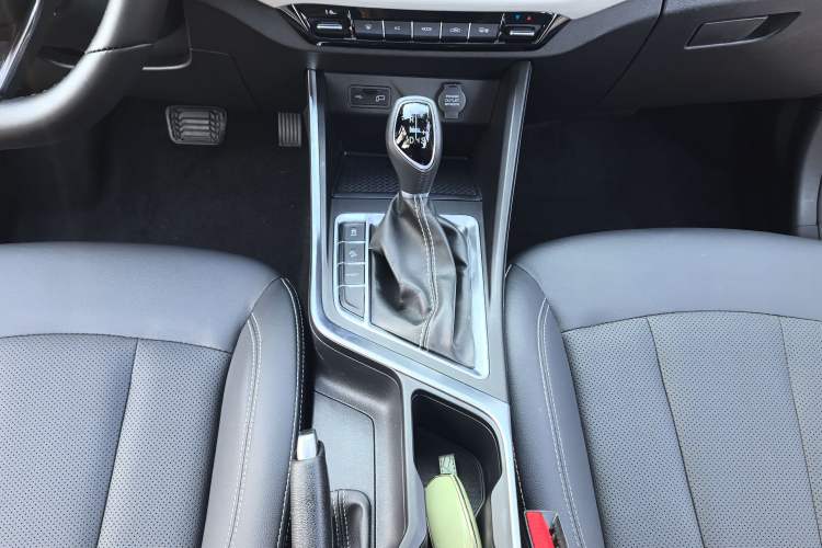 Used Geely Auto Vision X3 2019 Upgraded Model 1.5L CVT Prestige Version Gear Lever