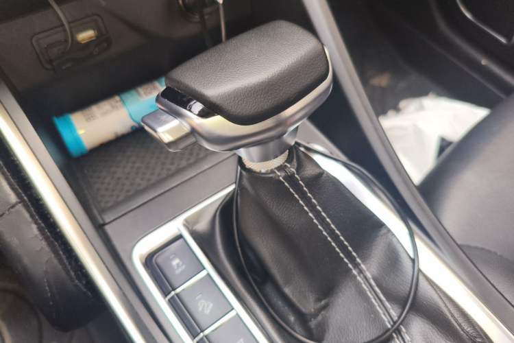 Used Geely Auto Vision X3 2019 Upgraded Model 1.5L CVT Prestige Version Gear Lever