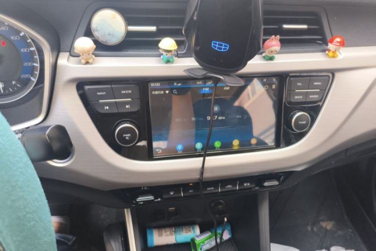 Used Geely Auto Vision X3 2019 Upgraded Model 1.5L CVT Prestige Version Interior 3