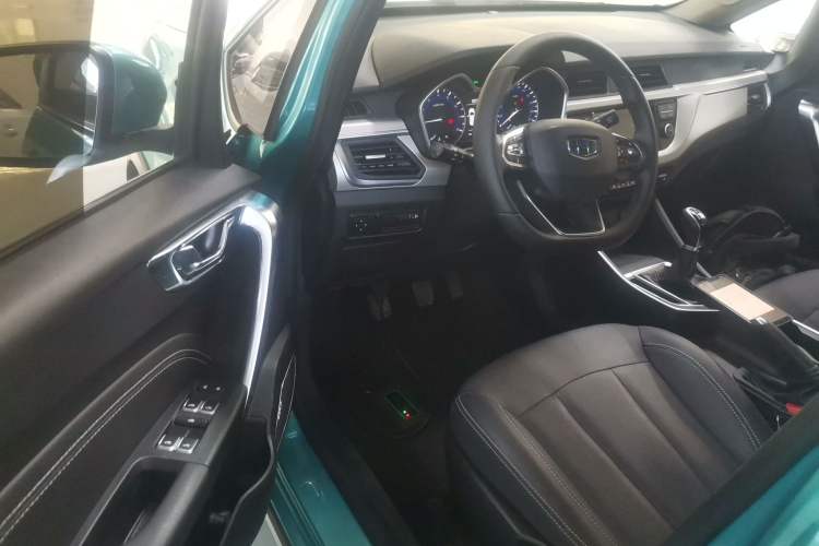 Used Geely Auto Vision X3 2019 Upgraded Model 1.5L Manual Elite Version Interior 3