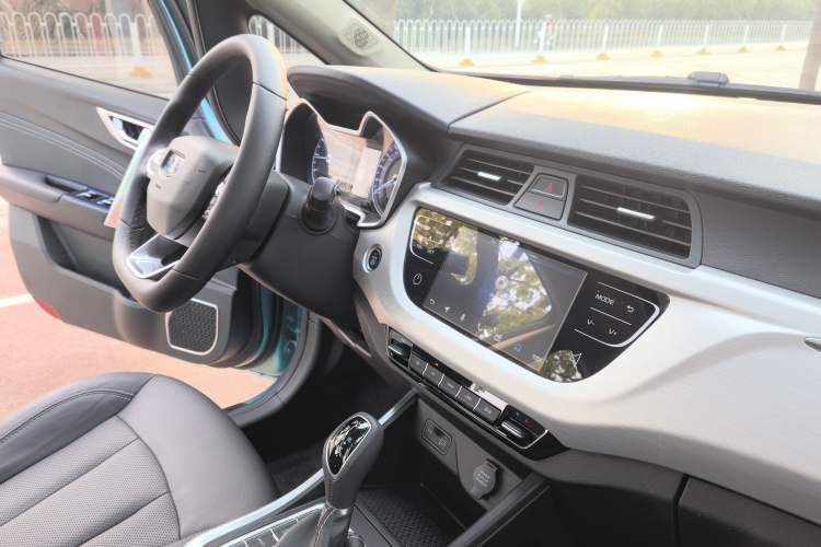 Used Geely Auto Vision X3 2019 Upgraded Model 1.5L CVT Prestige Version Interior 7