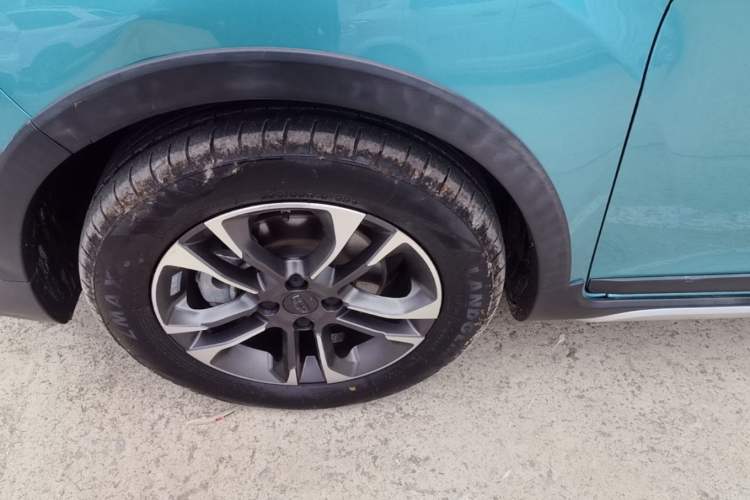 Used Geely Auto Vision X3 2019 Upgraded Model 1.5L CVT Elite Version Left Front Wheel Hub
