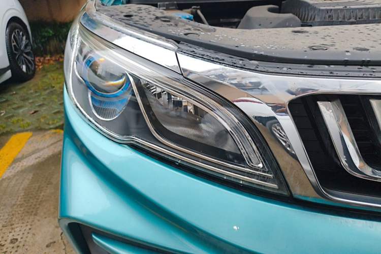 Used Geely Auto Vision X3 2019 Upgraded Model 1.5L CVT Prestige Version Right Front Headlight