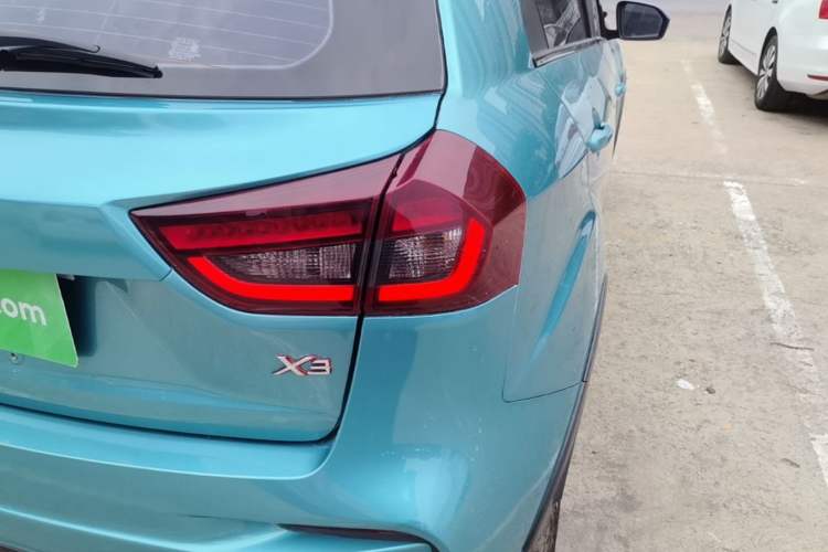 Used Geely Auto Vision X3 2019 Upgraded Model 1.5L CVT Elite Version Right Rear Taillight