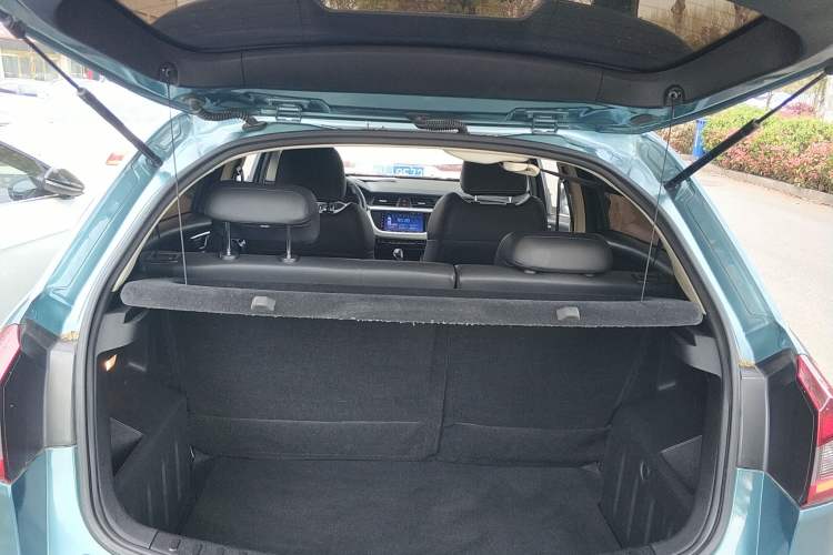 Used Geely Auto Vision X3 2019 Upgraded Model 1.5L CVT Prestige Version Trunk