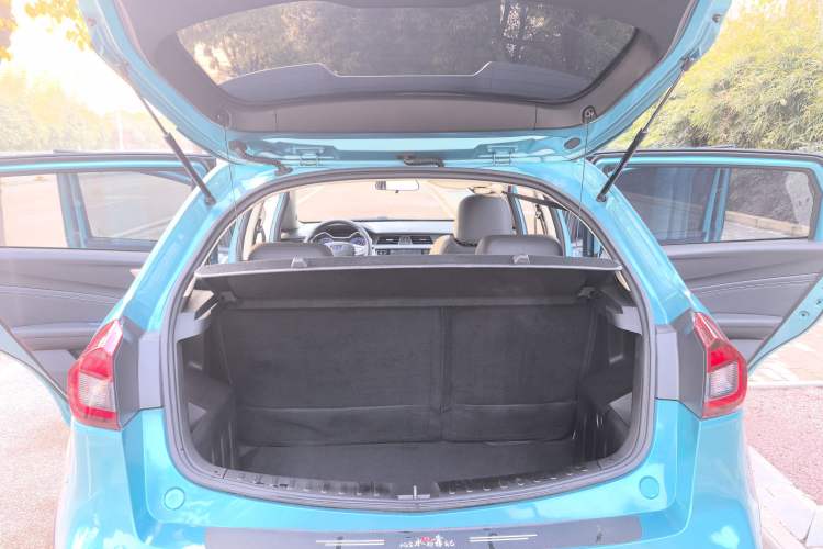 Used Geely Auto Vision X3 2019 Upgraded Model 1.5L CVT Prestige Version Trunk