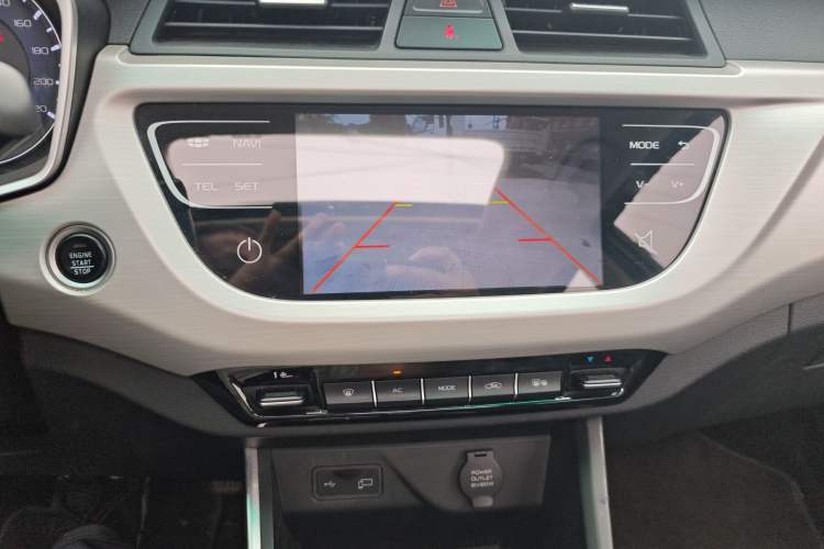 Used Geely Auto Vision X3 2019 Upgraded Model 1.5L CVT Prestige Version Audio And AC Panel
