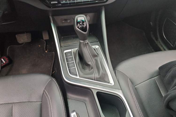Used Geely Auto Vision X3 2019 Upgraded Model 1.5L CVT Prestige Version Gear Lever