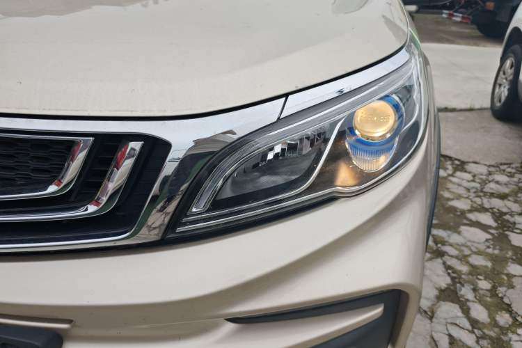 Used Geely Auto Vision X3 2019 Upgraded Model 1.5L CVT Prestige Version Left Front Headlight