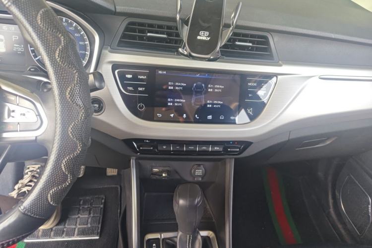 Used Geely Auto Vision X3 2019 Upgraded Model 1.5L CVT Prestige Version Audio And AC Panel
