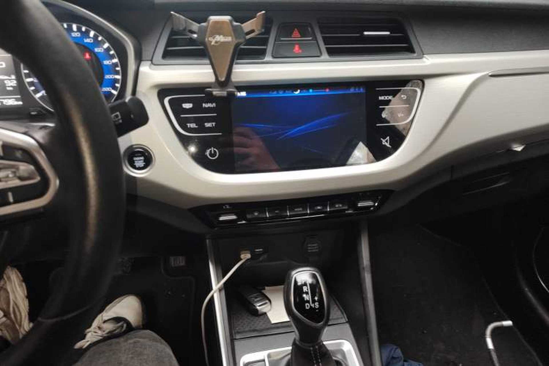 Used Geely Auto Vision X3 2019 Upgraded Model 1.5L CVT Prestige Version Audio And AC Panel