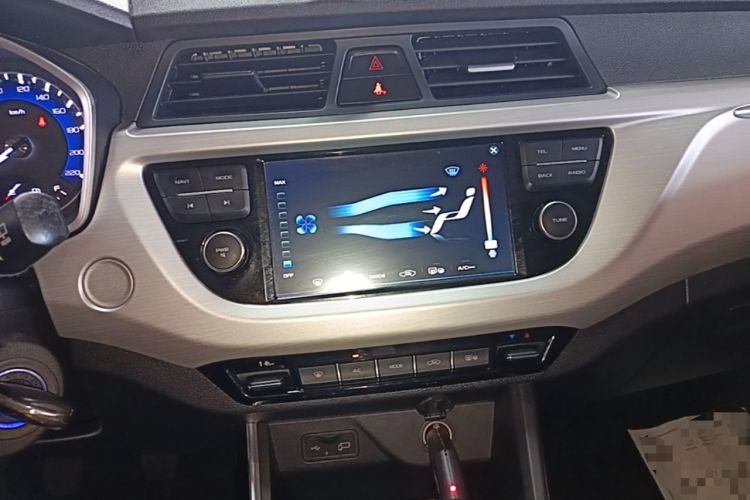 Used Geely Auto Vision X3 2019 Upgraded Model 1.5L Manual Elite Version Audio And AC Panel