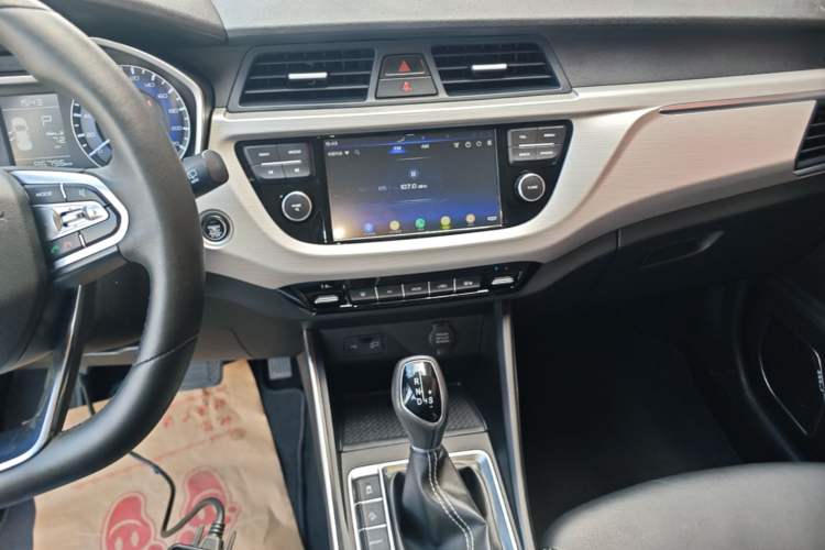 Used Geely Auto Vision X3 2019 Upgraded Model 1.5L CVT Elite Version Audio And AC Panel