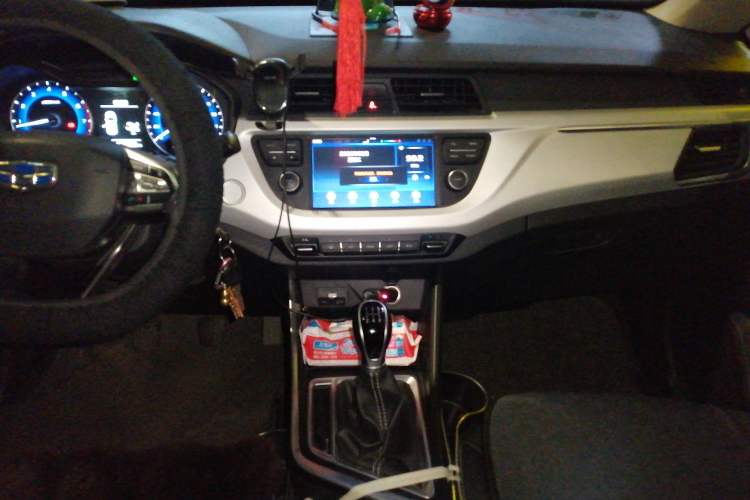 Used Geely Auto Vision X3 2019 Upgraded Model 1.5L Manual Elite Version Audio And AC Panel