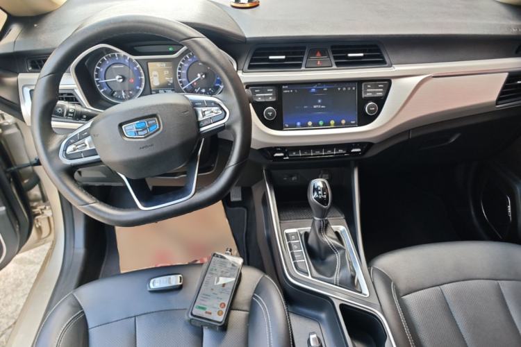 Used Geely Auto Vision X3 2019 Upgraded Model 1.5L CVT Elite Version Center Console