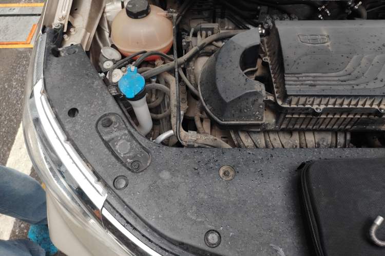 Used Geely Auto Vision X3 2019 Upgraded Model 1.5L CVT Prestige Version Engine Bay Right