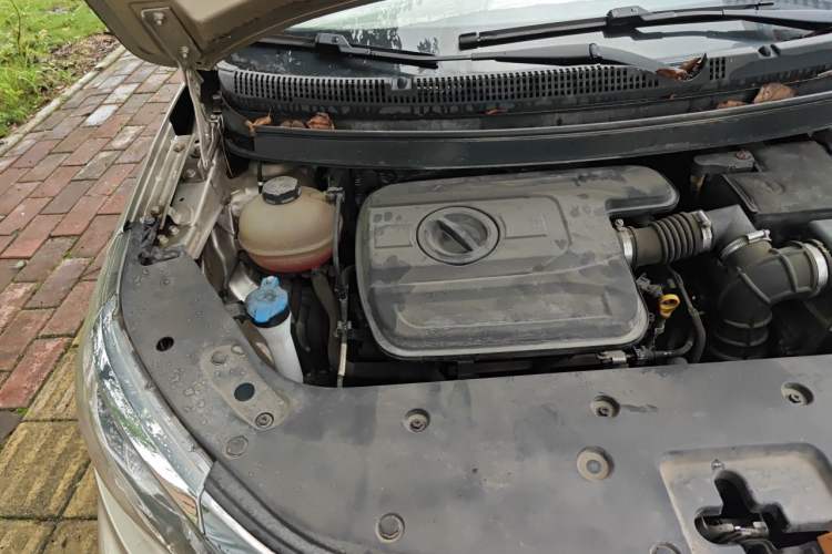 Used Geely Auto Vision X3 2019 Upgraded Model 1.5L CVT Elite Version Engine Bay Right