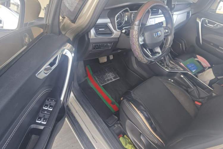 Used Geely Auto Vision X3 2019 Upgraded Model 1.5L CVT Prestige Version Interior 3