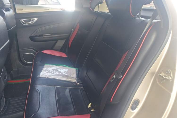 Used Geely Auto Vision X3 2019 Upgraded Model 1.5L CVT Prestige Version Interior 4