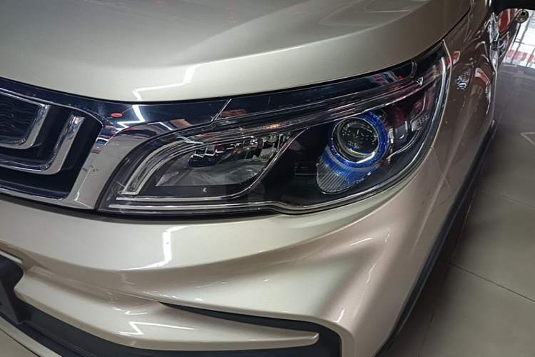 Used Geely Auto Vision X3 2019 Upgraded Model 1.5L Manual Elite Version Left Front Headlight