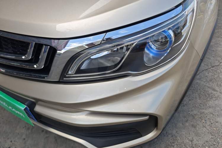 Used Geely Auto Vision X3 2019 Upgraded Model 1.5L CVT Elite Version Left Front Headlight