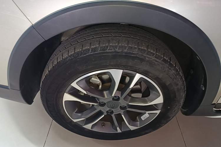 Used Geely Auto Vision X3 2019 Upgraded Model 1.5L Manual Elite Version Left Front Wheel Hub