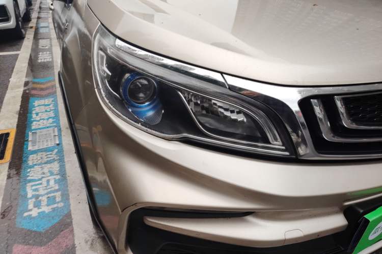 Used Geely Auto Vision X3 2019 Upgraded Model 1.5L CVT Prestige Version Right Front Headlight