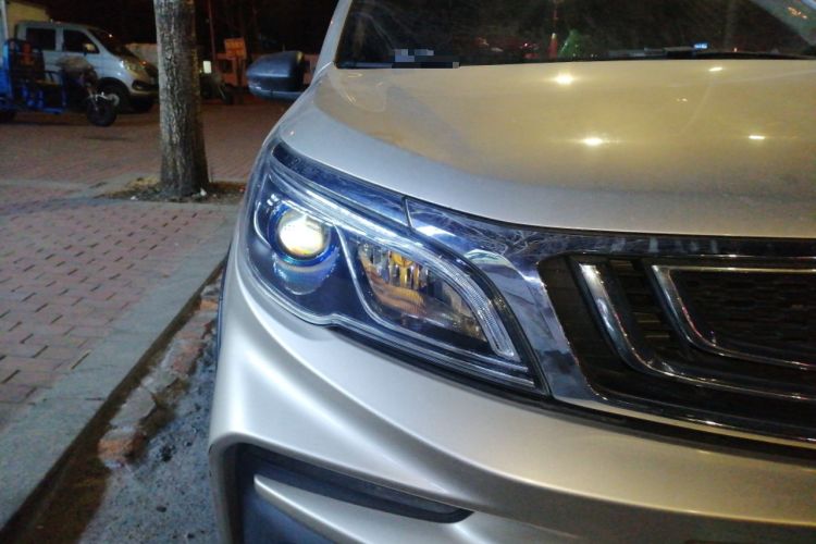 Used Geely Auto Vision X3 2019 Upgraded Model 1.5L Manual Elite Version Right Front Headlight
