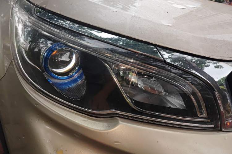 Used Geely Auto Vision X3 2019 Upgraded Model 1.5L CVT Elite Version Right Front Headlight