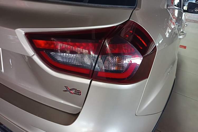 Used Geely Auto Vision X3 2019 Upgraded Model 1.5L Manual Elite Version Right Rear Taillight