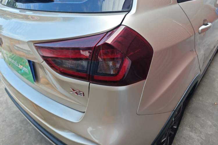 Used Geely Auto Vision X3 2019 Upgraded Model 1.5L CVT Elite Version Right Rear Taillight