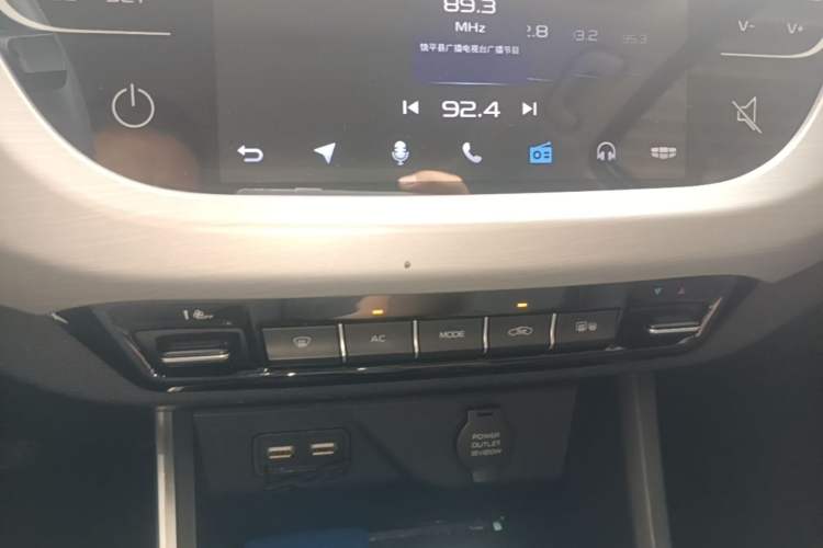 Used Geely Auto Vision X3 2019 Upgraded Model 1.5L CVT Prestige Version Audio And AC Panel