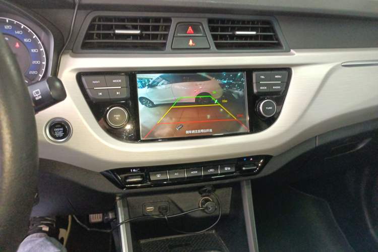 Used Geely Auto Vision X3 2019 Upgraded Model 1.5L CVT Elite Version Audio And AC Panel