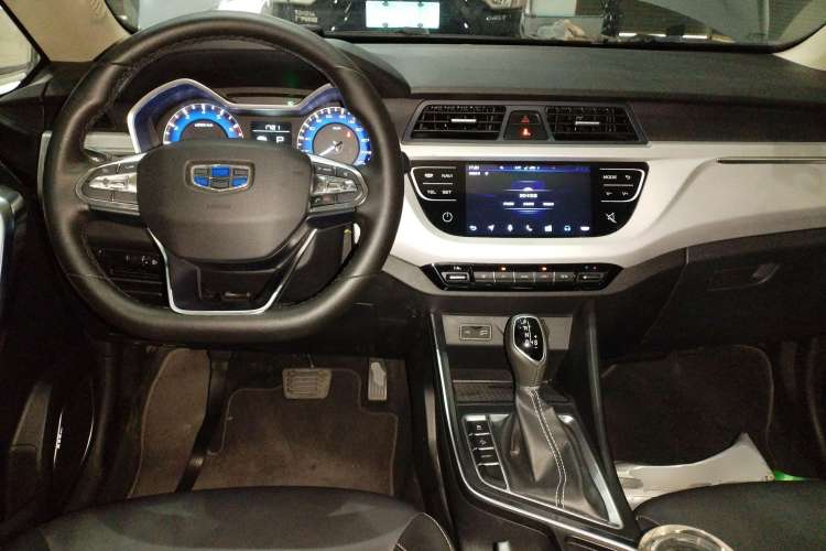Used Geely Auto Vision X3 2019 Upgraded Model 1.5L CVT Prestige Version Center Console