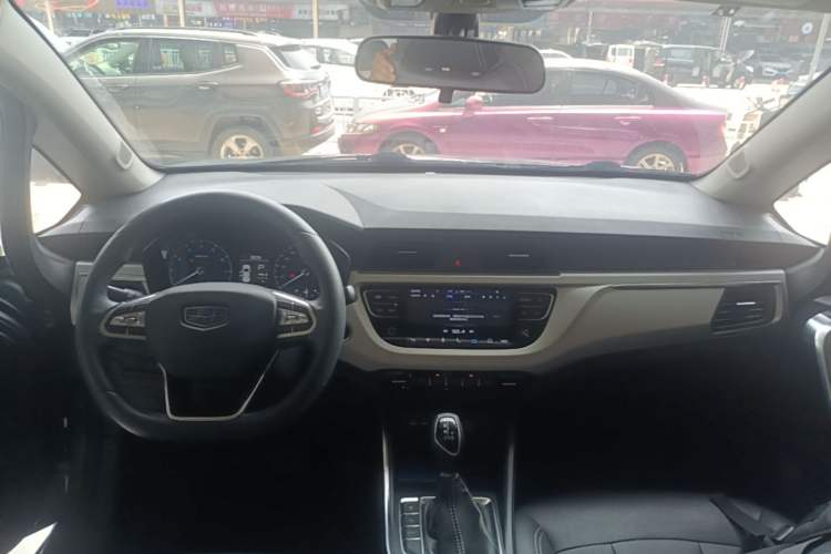 Used Geely Auto Vision X3 2019 Upgraded Model 1.5L CVT Prestige Version Center Console