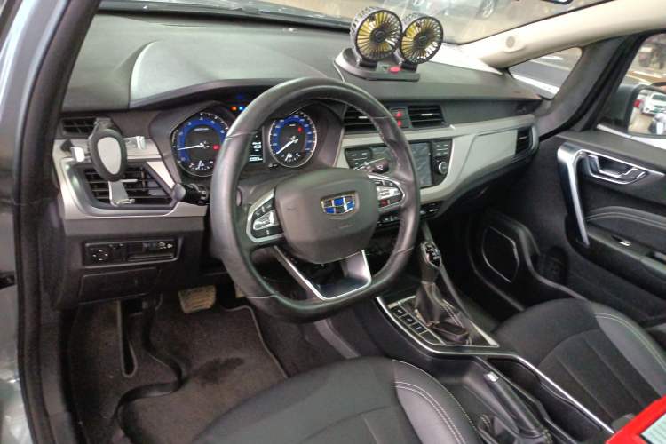 Used Geely Auto Vision X3 2019 Upgraded Model 1.5L CVT Elite Version Center Console