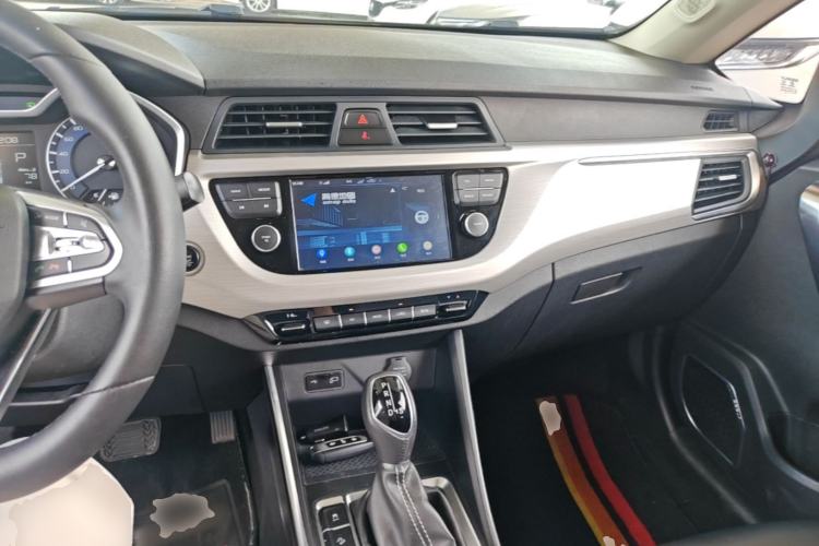 Used Geely Auto Vision X3 2019 Upgraded Model 1.5L CVT Prestige Version Center Console