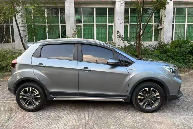 Used Geely Auto Vision X3 2019 Upgraded Model 1.5L CVT Elite Version Exterior 3