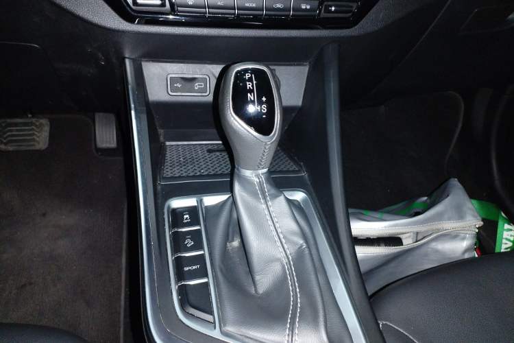 Used Geely Auto Vision X3 2019 Upgraded Model 1.5L CVT Prestige Version Gear Lever