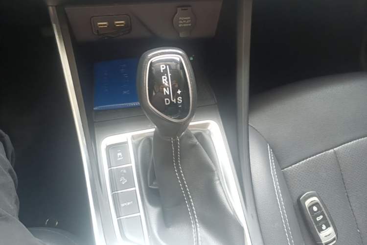 Used Geely Auto Vision X3 2019 Upgraded Model 1.5L CVT Prestige Version Gear Lever