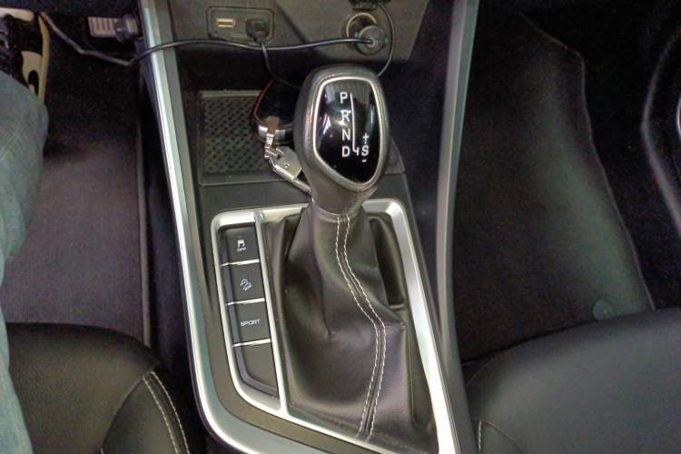 Used Geely Auto Vision X3 2019 Upgraded Model 1.5L CVT Elite Version Gear Lever