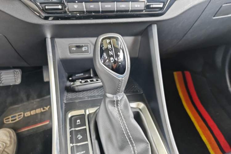 Used Geely Auto Vision X3 2019 Upgraded Model 1.5L CVT Prestige Version Gear Lever